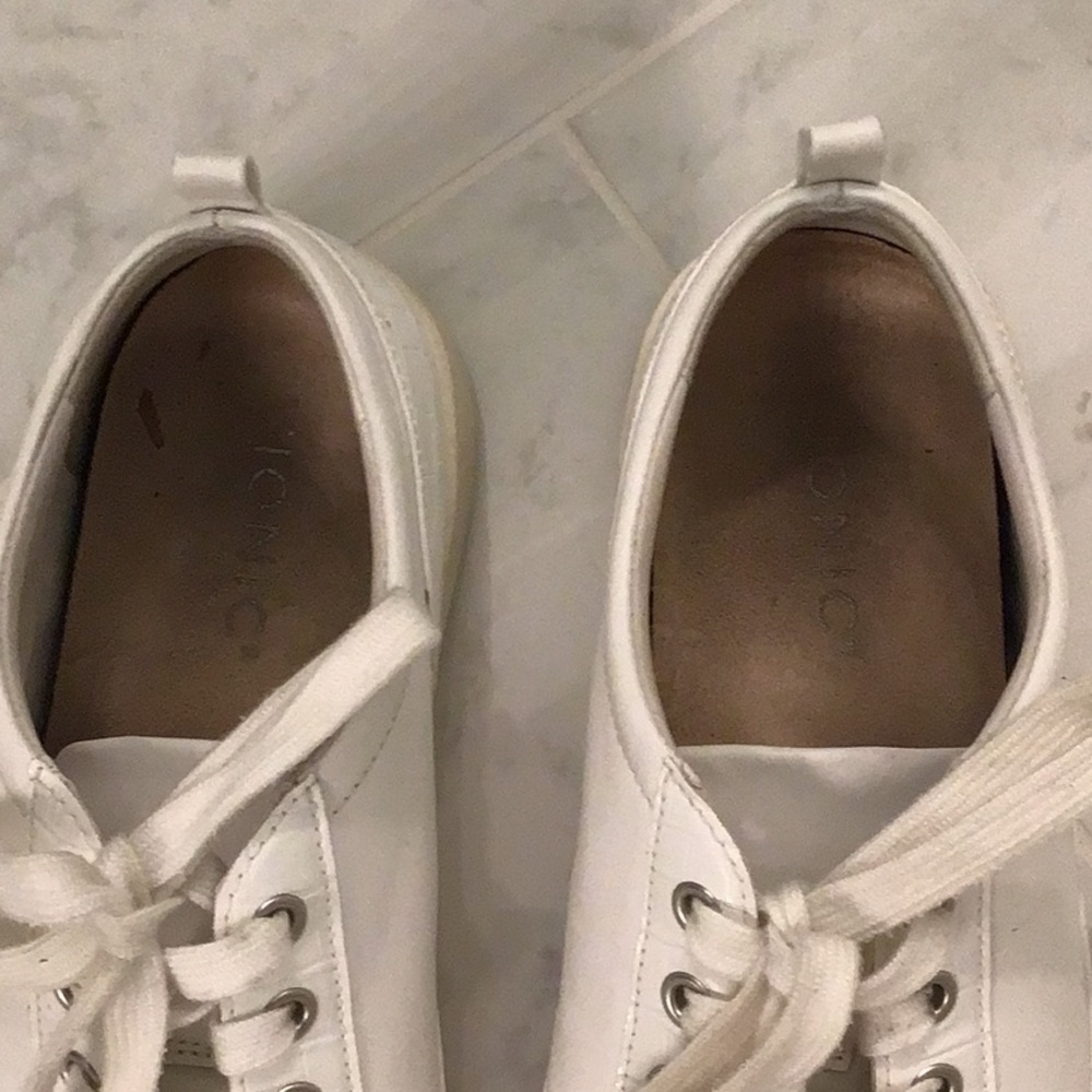Vionic Sneakers - Picture 2 of 3